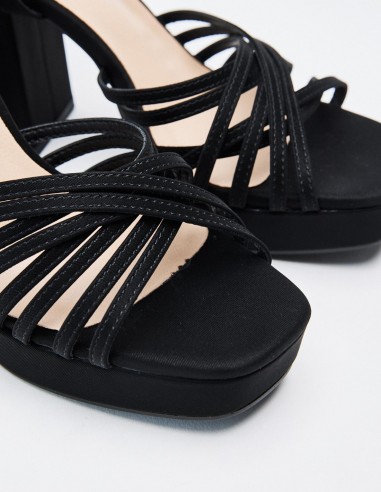 SANDALIA TACÓN EFECTO SERRAJE