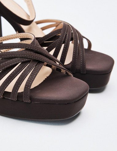 SANDALIA TACÓN EFECTO SERRAJE