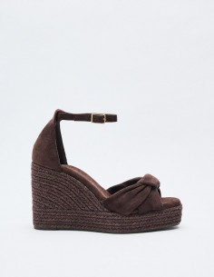 SANDALIA CUÑA EFECTO SERRAJE