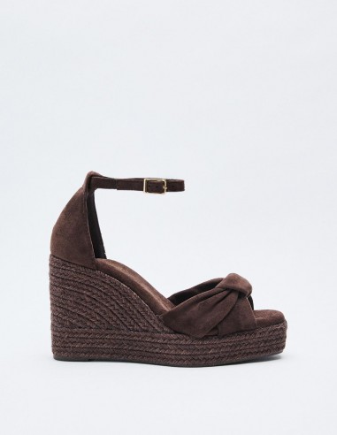 SANDALIA CUÑA EFECTO SERRAJE