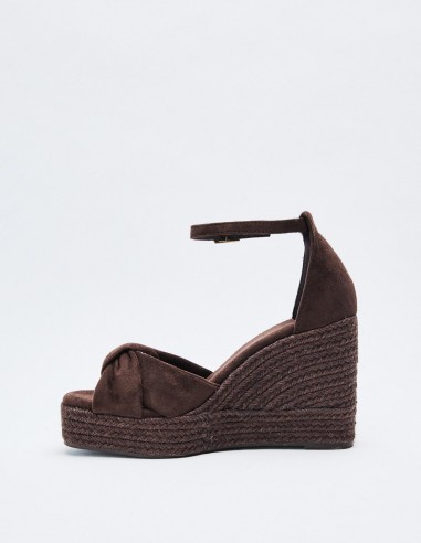 SANDALIA CUÑA EFECTO SERRAJE