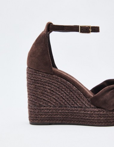 SANDALIA CUÑA EFECTO SERRAJE