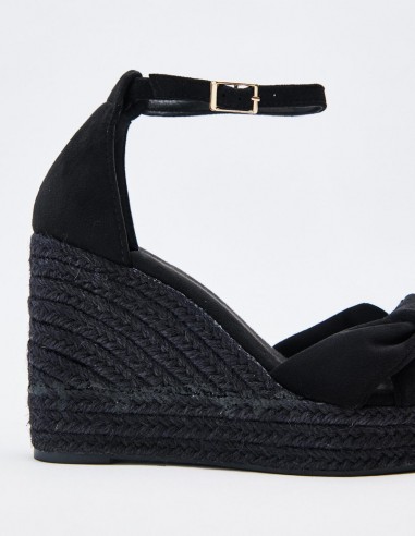 SANDALIA CUÑA EFECTO SERRAJE