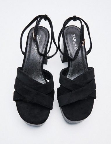 SANDALIA EFECTO SERRAJE PLATAFORMA