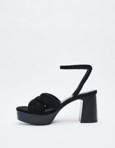 SANDALIA EFECTO SERRAJE PLATAFORMA