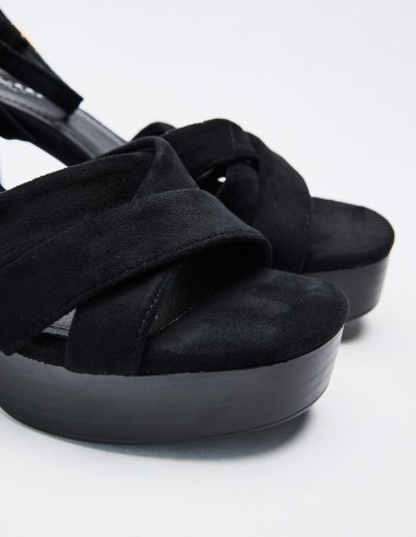 SANDALIA EFECTO SERRAJE PLATAFORMA