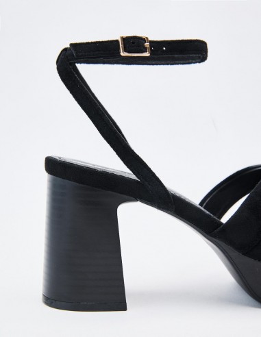 SANDALIA EFECTO SERRAJE PLATAFORMA