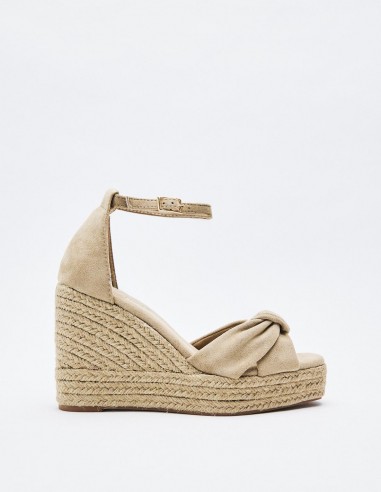 SANDALIA CUÑA EFECTO SERRAJE