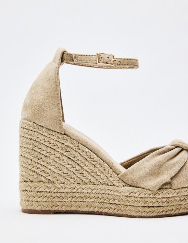 SANDALIA CUÑA EFECTO SERRAJE