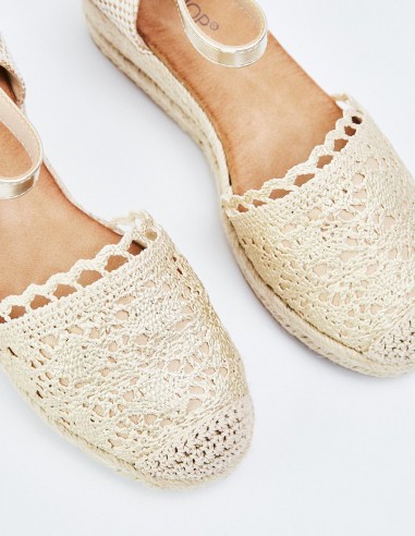 CUÑA EN EFECTO GANCHILLO