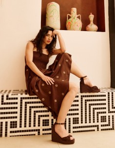 SANDALIA CUÑA EFECTO SERRAJE