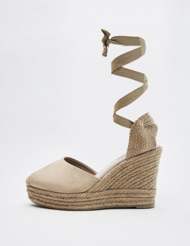 SANDALIA CUÑA EFECTO SERRAJE