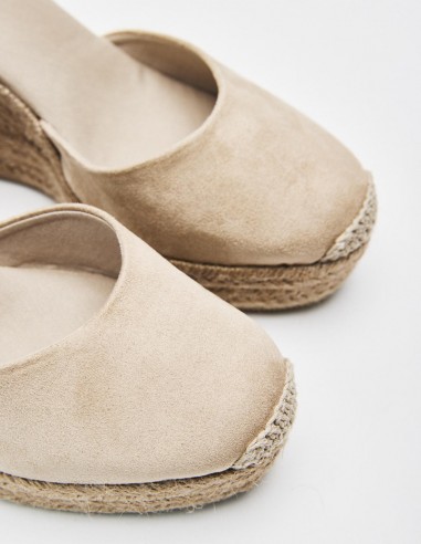 SANDALIA CUÑA EFECTO SERRAJE