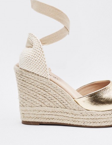 SANDALIA CUÑA METALIZADO