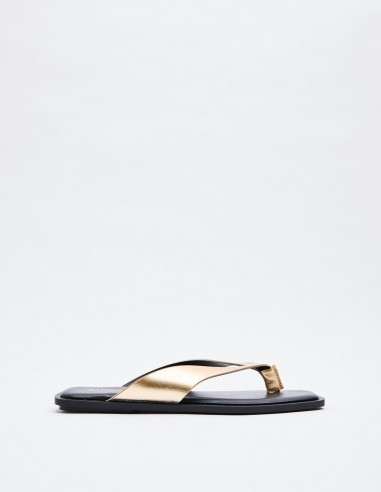 SANDALIA EFECTO PIEL PLANO