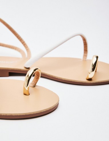 SANDALIA DETALLE METÁLICO