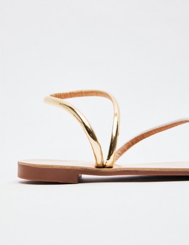 SANDALIA DETALLE METÁLICO