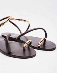 SANDALIA DETALLE METÁLICO 2