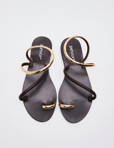 SANDALIA DETALLE METÁLICO